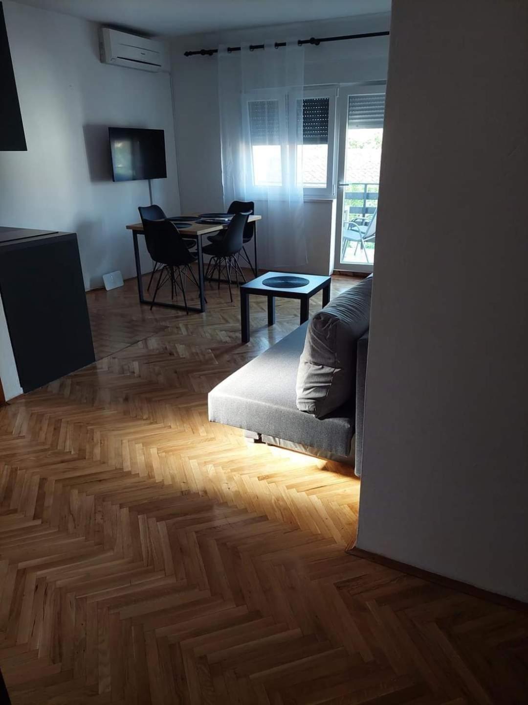 Apartmani Suhi Brod Medulin Eksteriør billede