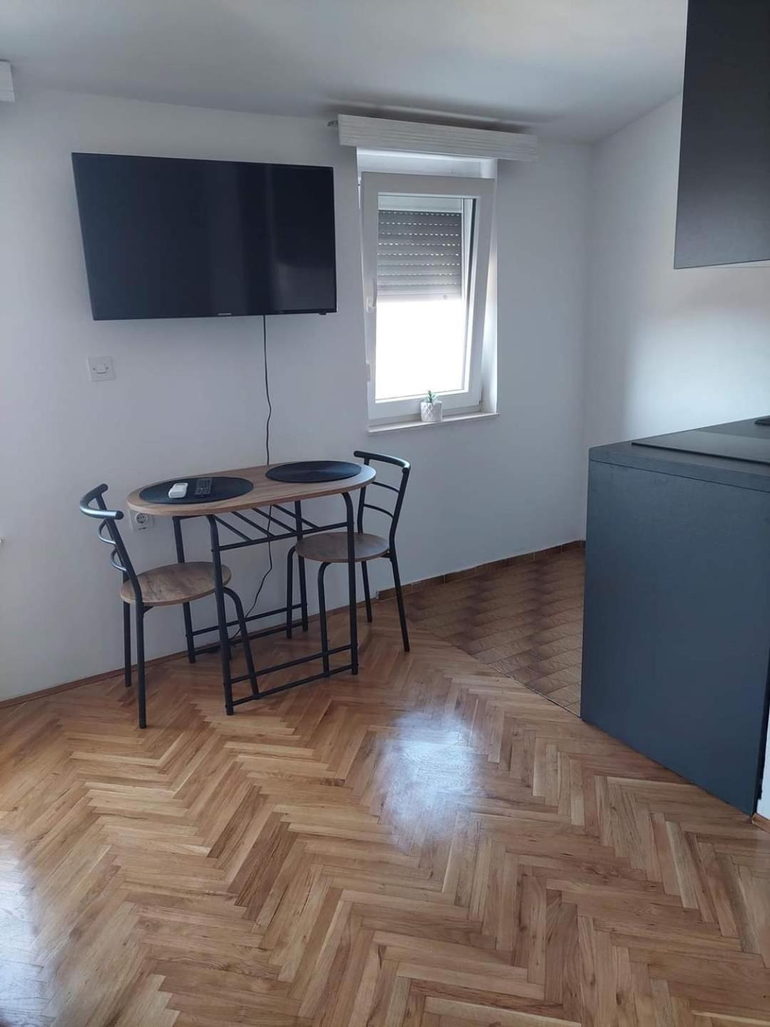 Apartmani Suhi Brod Medulin Eksteriør billede