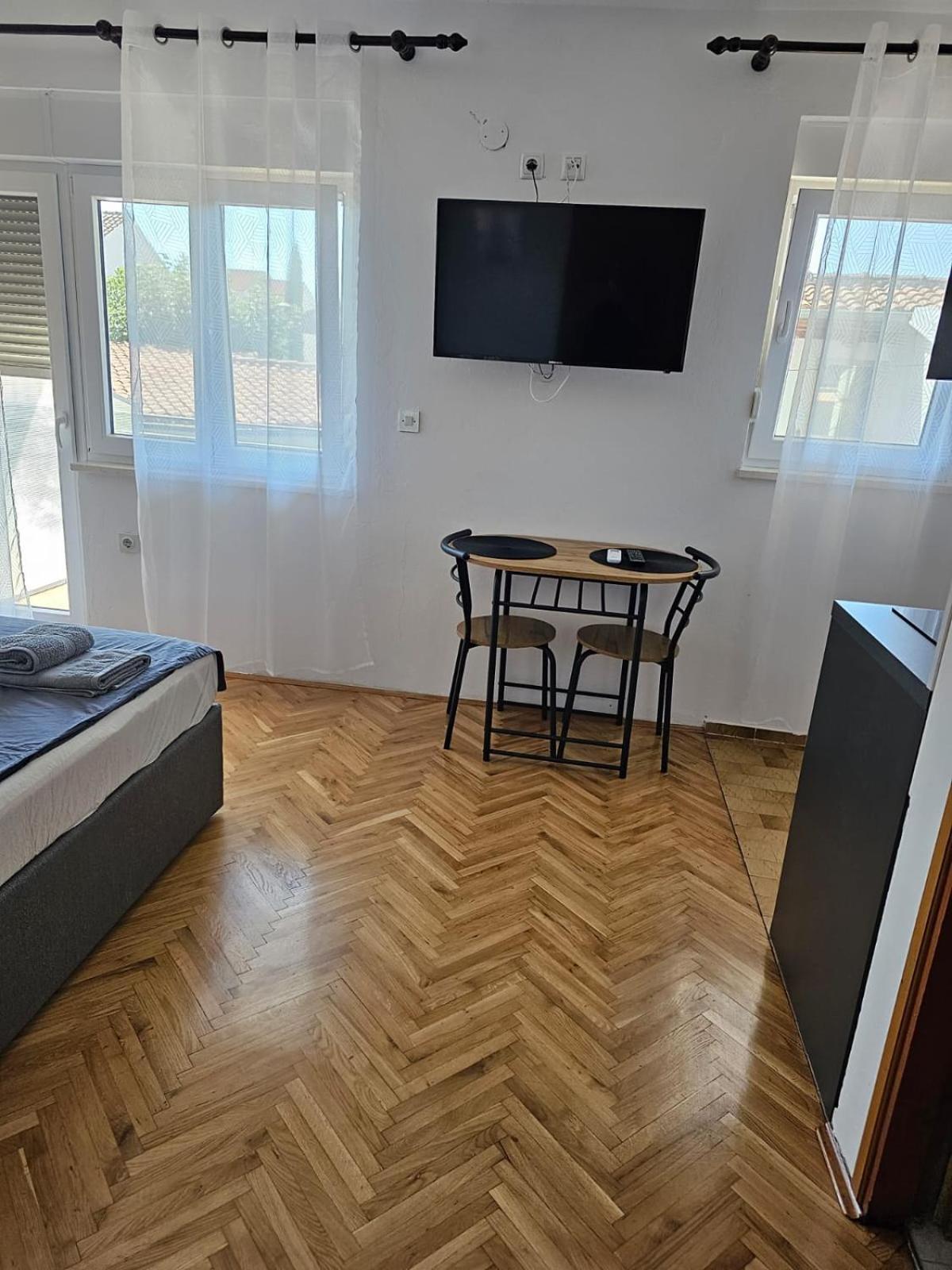 Apartmani Suhi Brod Medulin Eksteriør billede