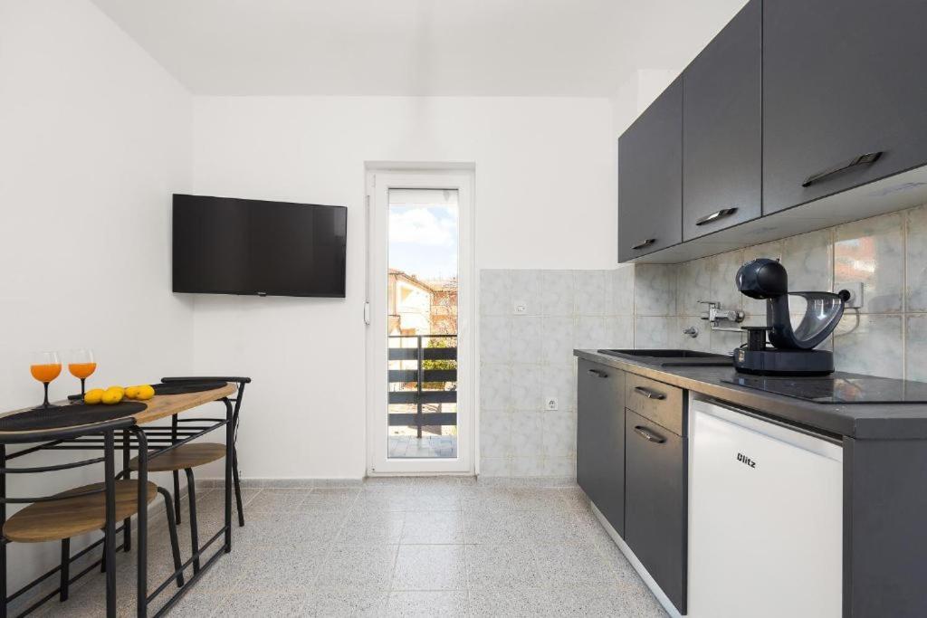 Apartmani Suhi Brod Medulin Eksteriør billede